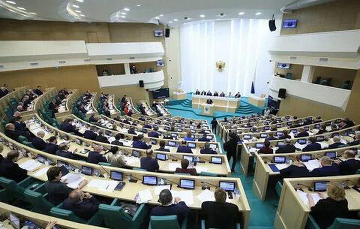 Совет Федерации принял поправки в Конституцию
