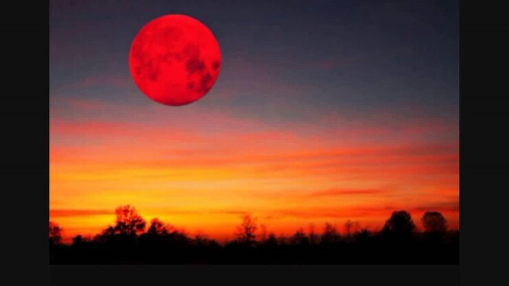 Багрово-красная луна
