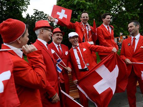 Швейцария намерена платить своим гражданам по 2500 евро