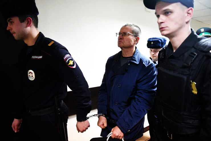 Улюкаев приговорен к 8 год колонии и штрафу в 130 миллионов
