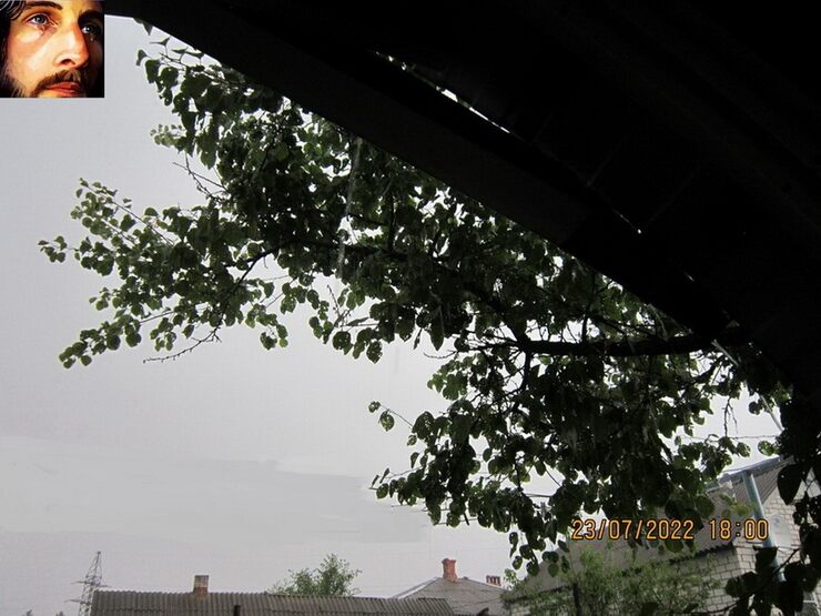 Сегодня на Дону гром гремел и дождь лил
