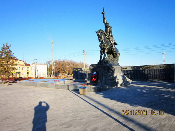 Этим мемориалом увековечены казаки Тихого Дона