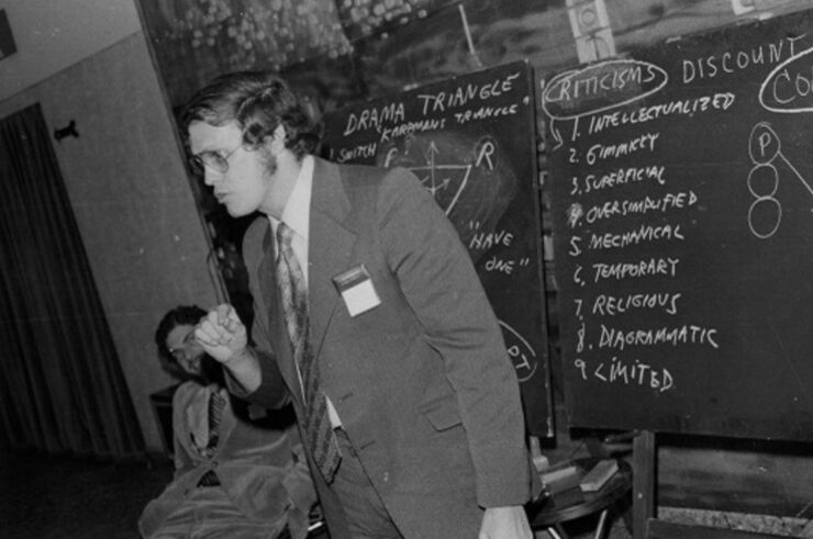 Треугольник Карпмана: как выйти из созависимых отношений